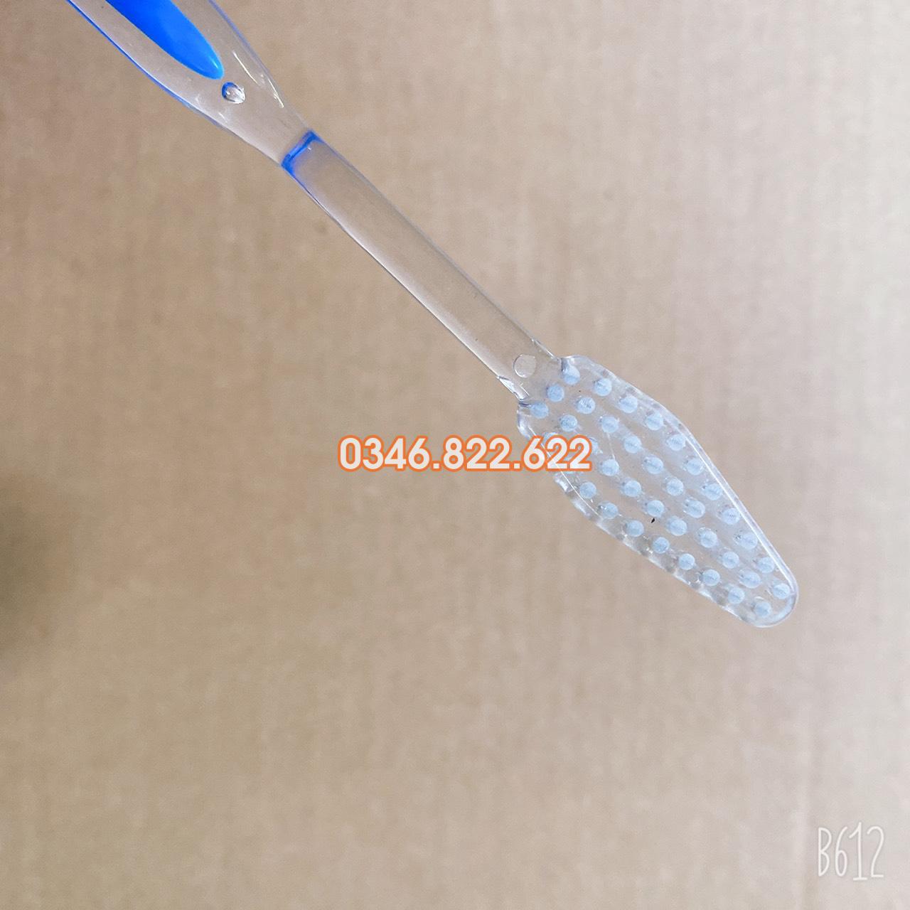 Bàn chải đánh răng cán xanh gầy kem đỏ ( túi 100 chiếc ) Bàn chải đánh răng cán xanh gầy kem đỏ ( túi 100 chiếc )